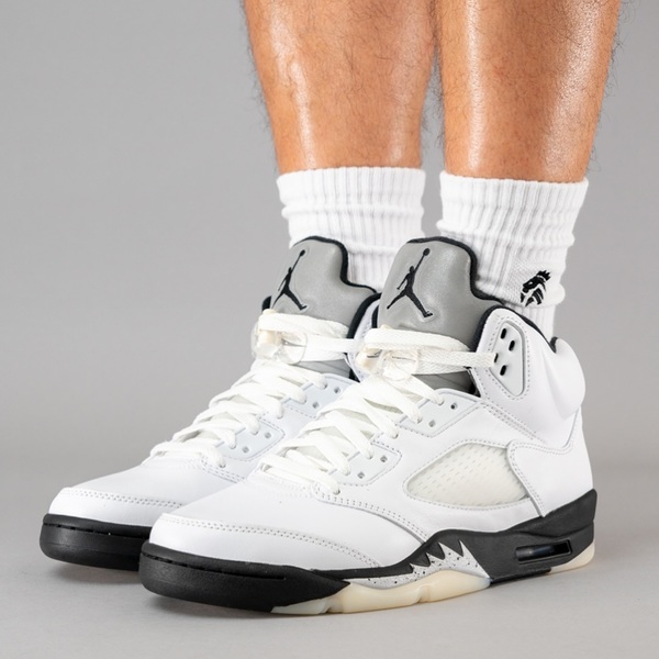Air Jordan 5 ホワイト/ブラック The Air Jordan 5 